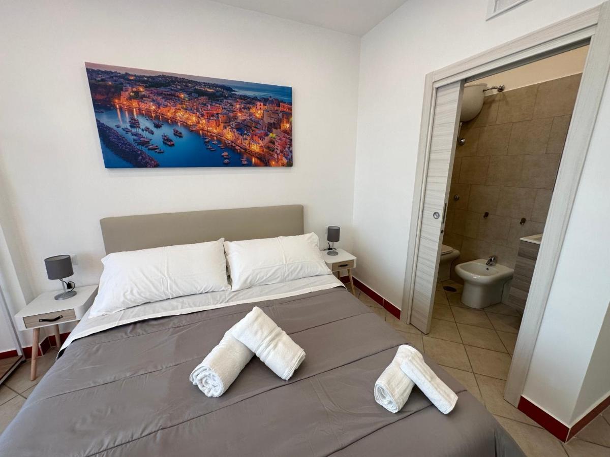 B&B Off Rooms And Relax Neapel Exteriör bild